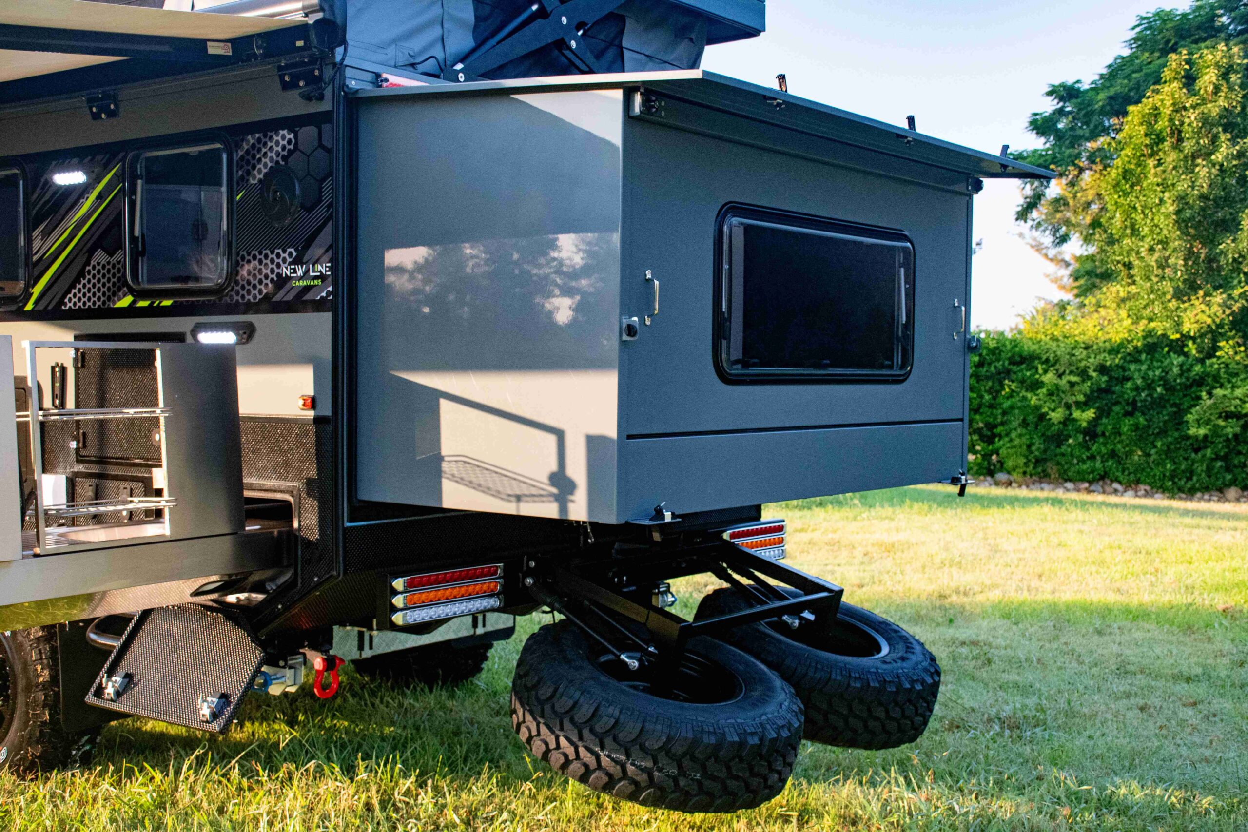 13ft Hybrid Caravan for Couples