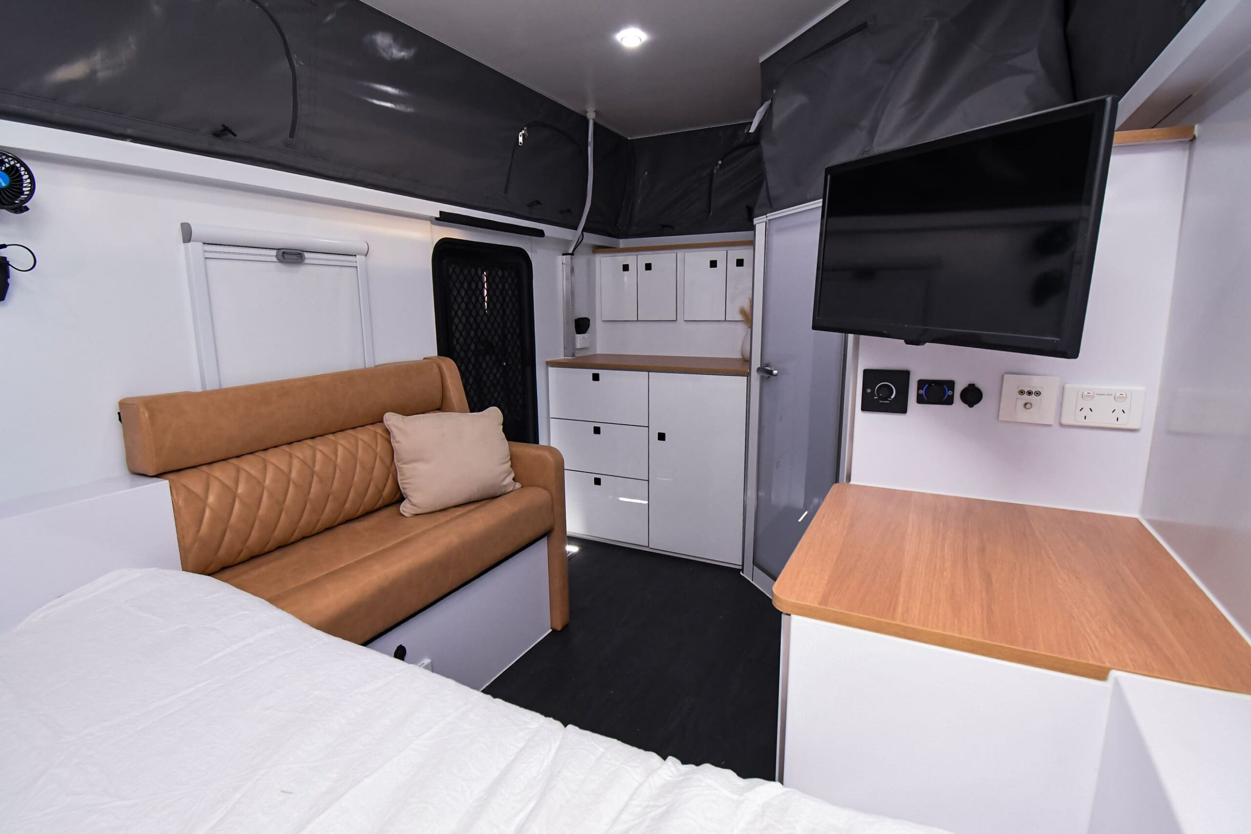 13ft Hybrid Caravan for Couples