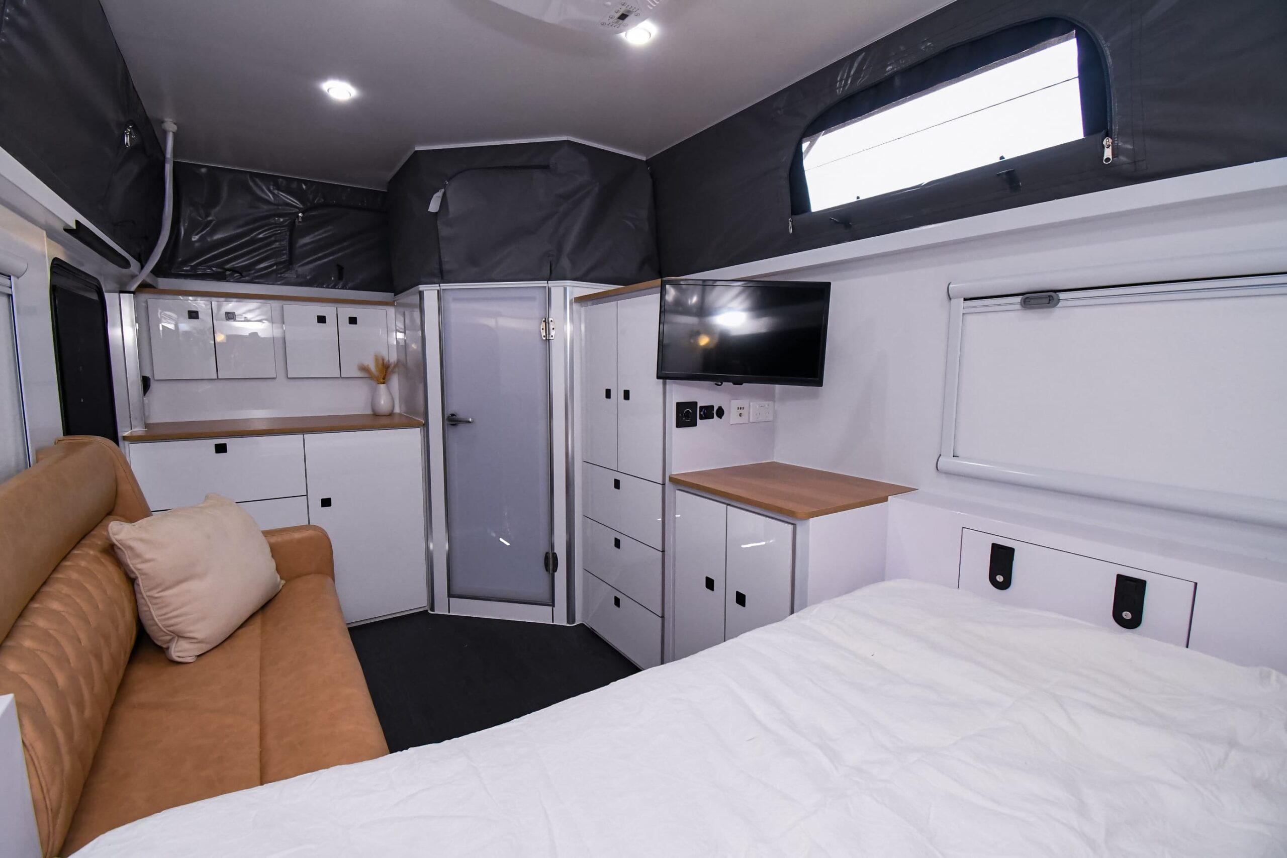 13ft Hybrid Caravan for Couples