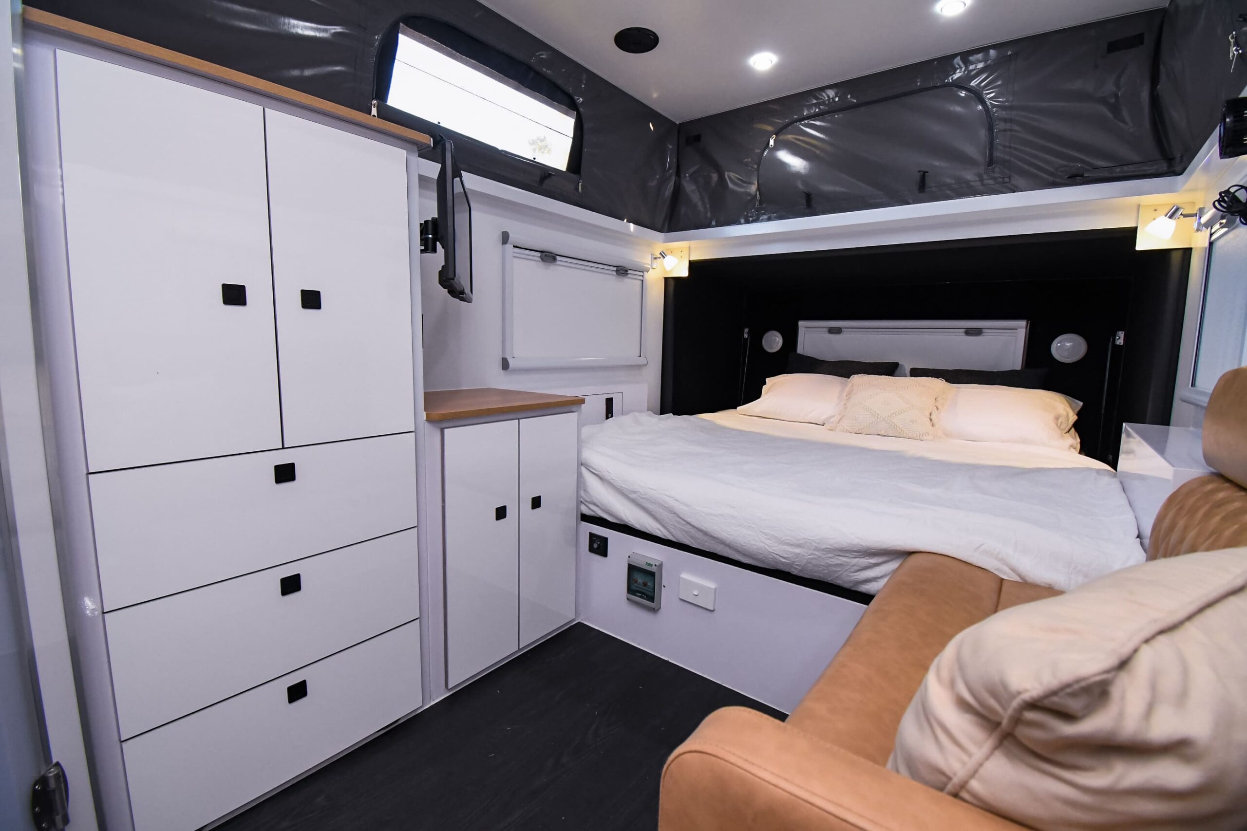13ft Hybrid Caravan for Couples