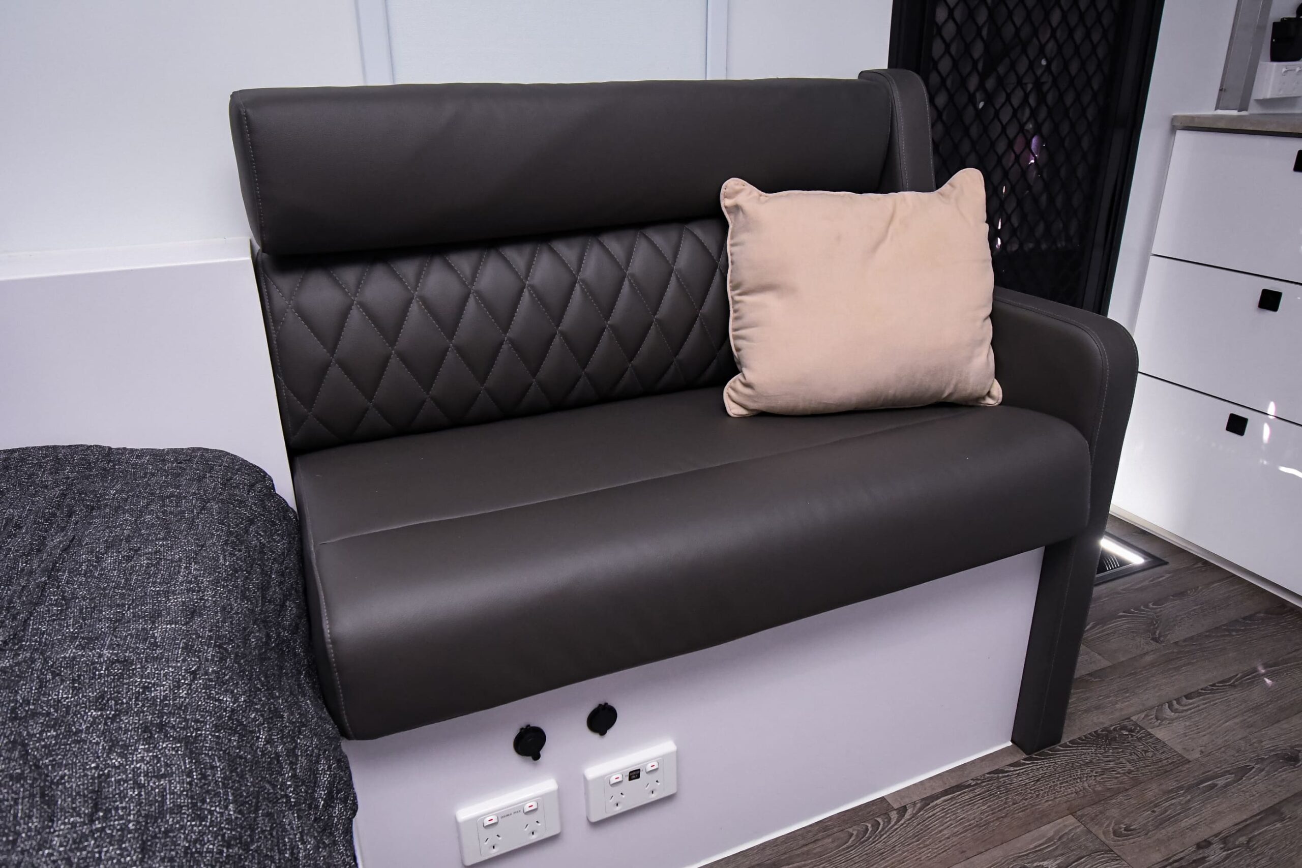 13ft Hybrid Caravan for Couples