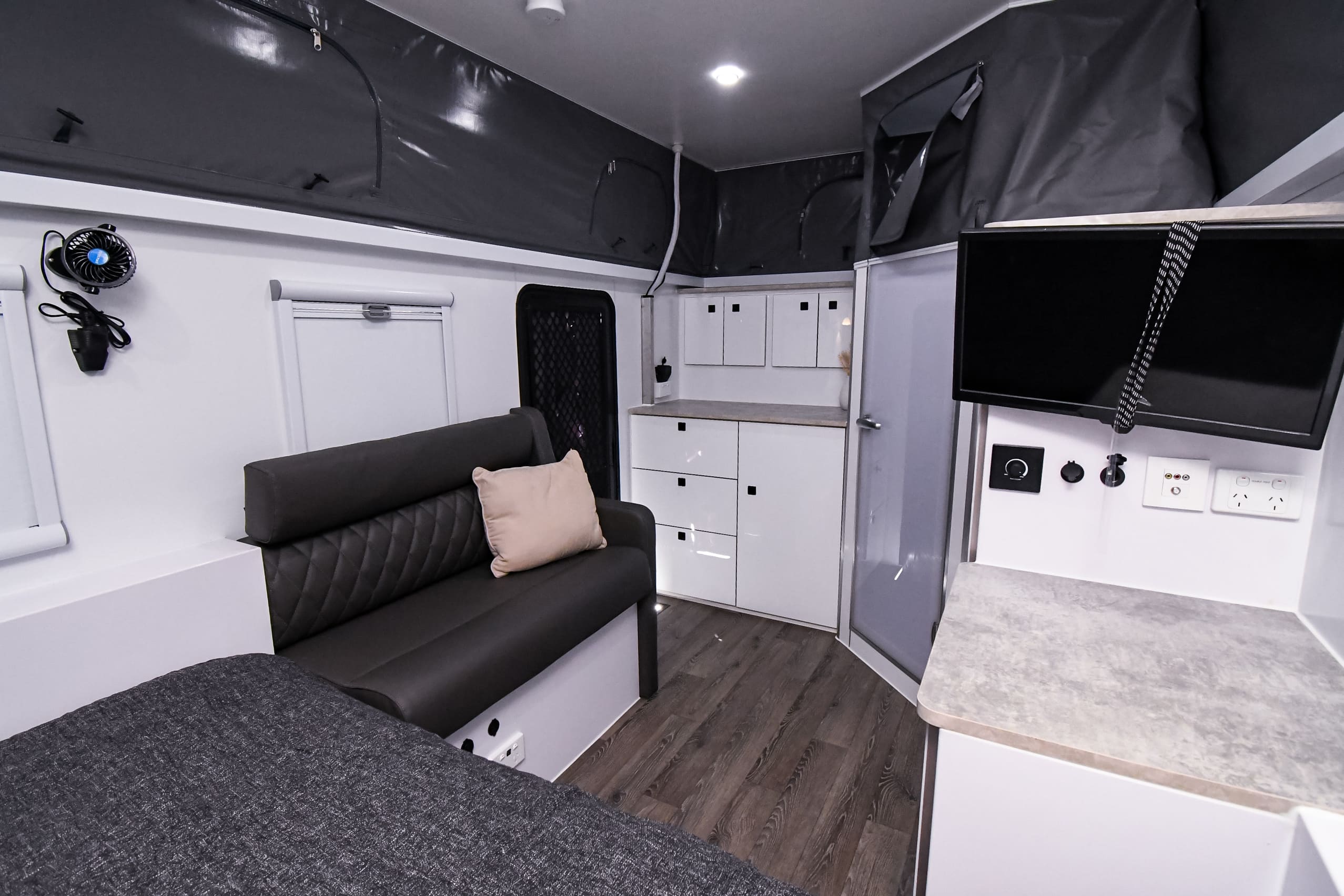 13ft Hybrid Caravan for Couples